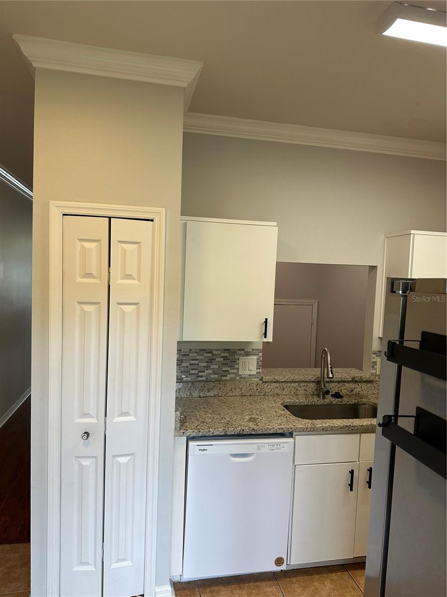RESERVE/LAKEVIEW CONDO - Residential Lease