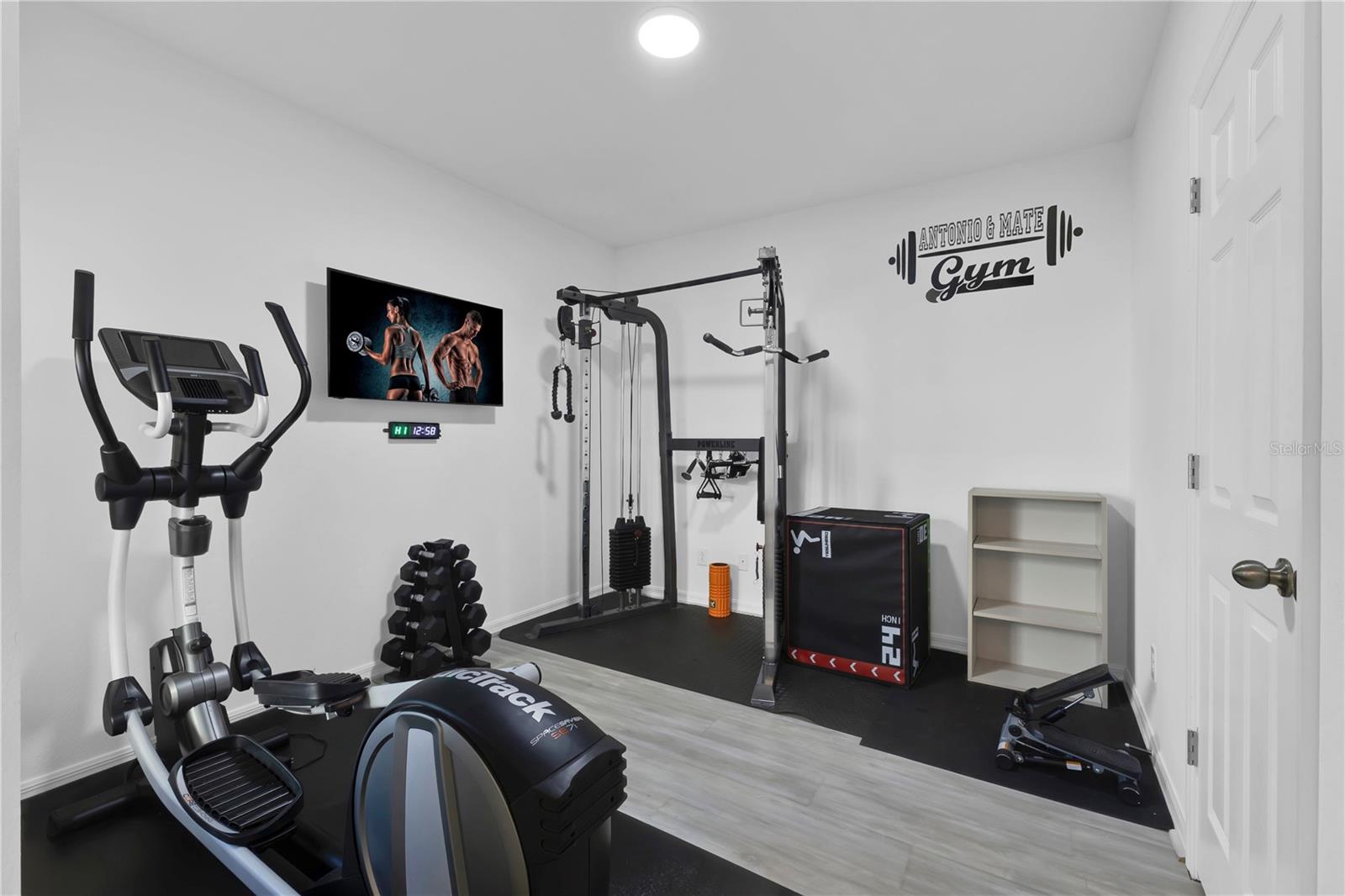 5018 ROYAL POINT AVENUE