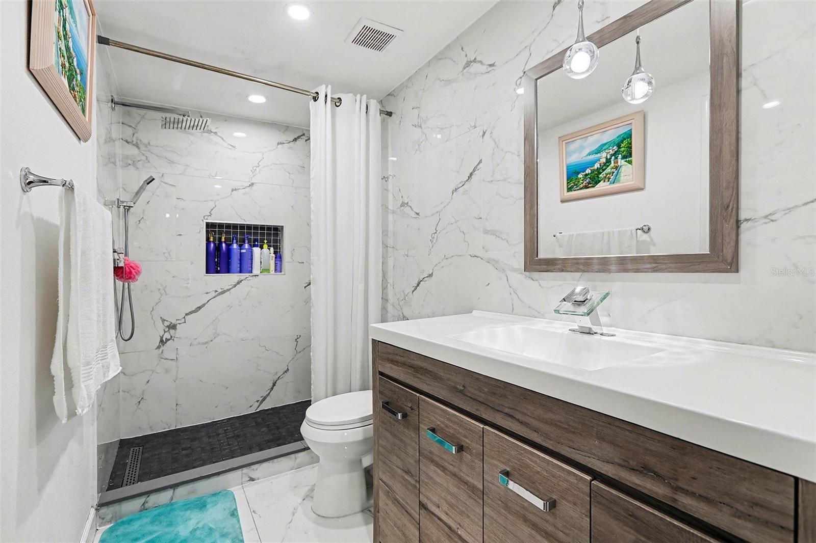 MCCOLLUMS LAKE - Residential