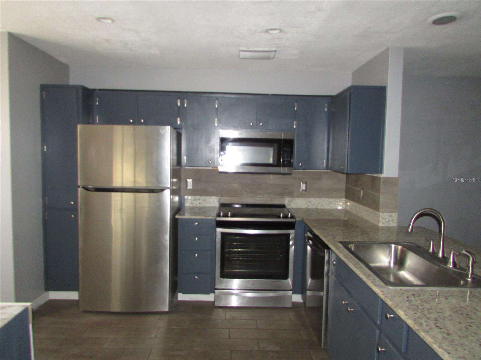 HAMPTON PARK TWNHMS UN 1 - Residential Lease
