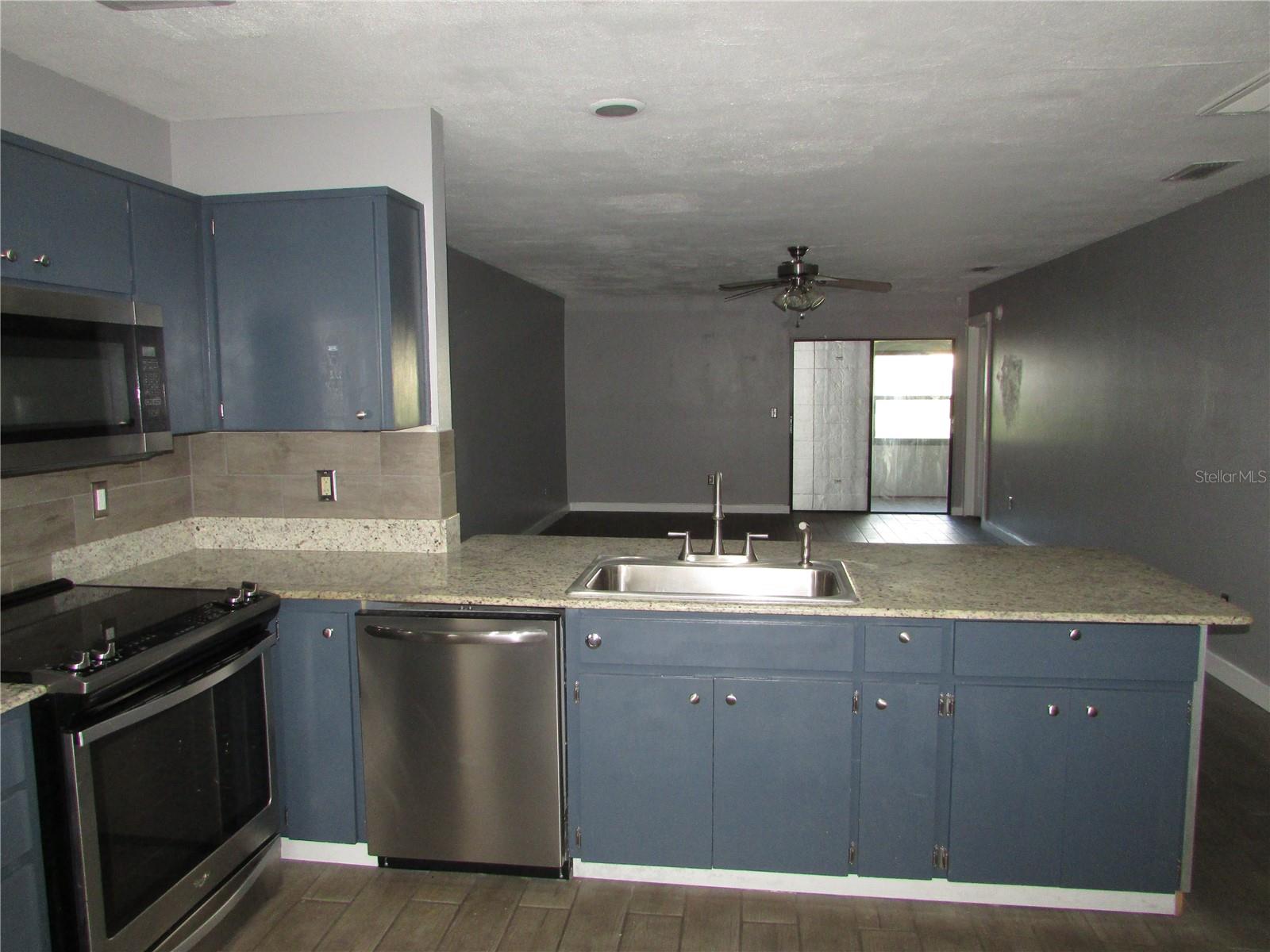 HAMPTON PARK TWNHMS UN 1 - Residential Lease