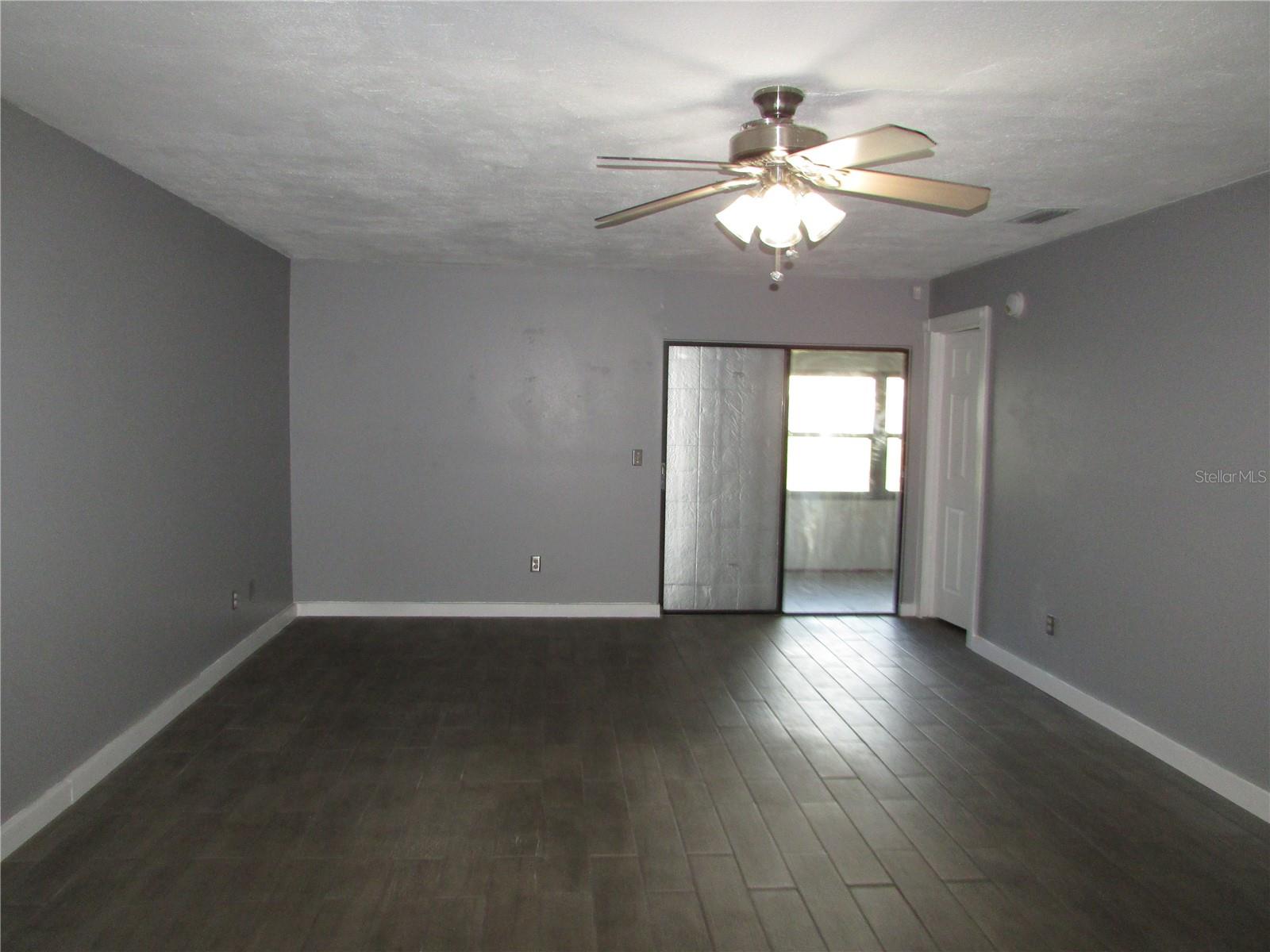HAMPTON PARK TWNHMS UN 1 - Residential Lease