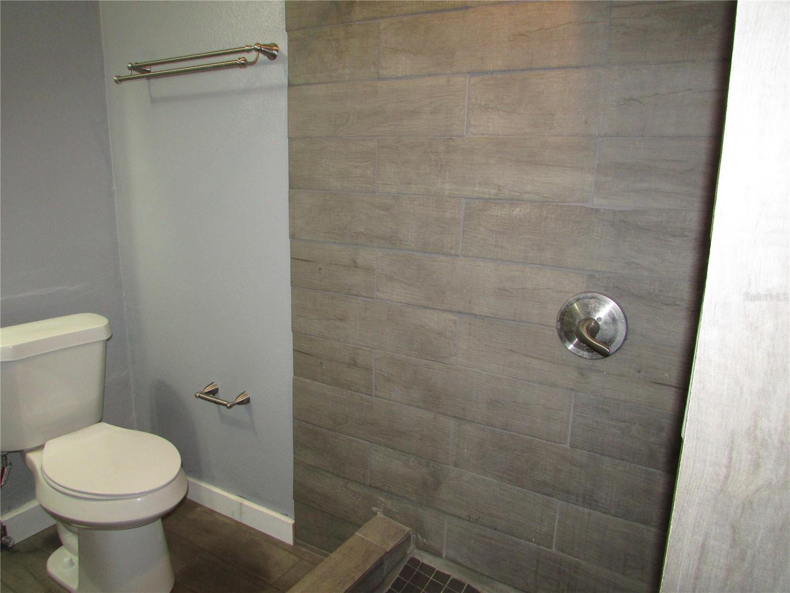 HAMPTON PARK TWNHMS UN 1 - Residential Lease