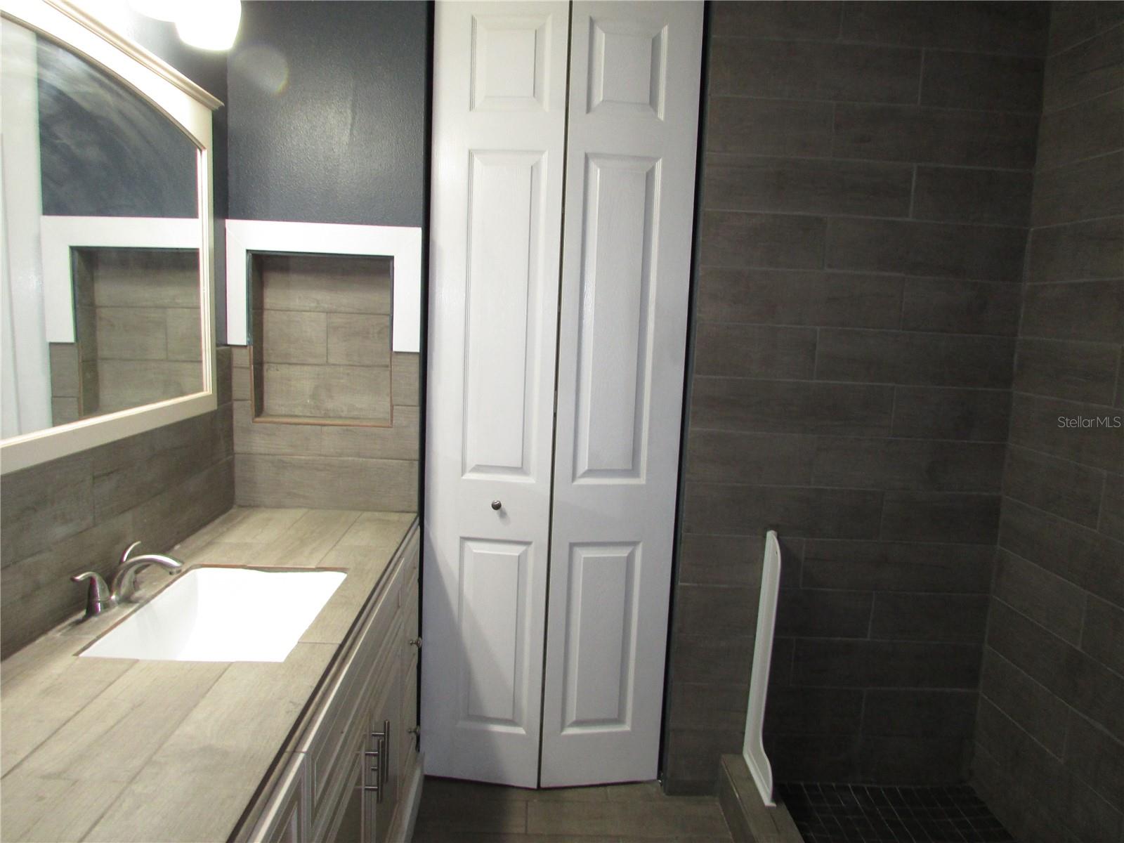 HAMPTON PARK TWNHMS UN 1 - Residential Lease