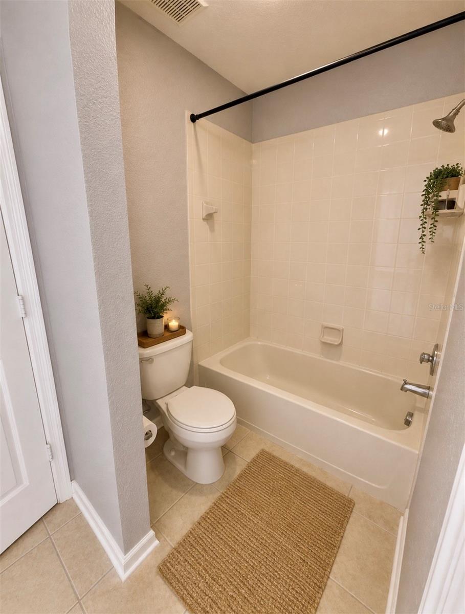 LAKES/WINDERMERE-PEACHTREE - Residential