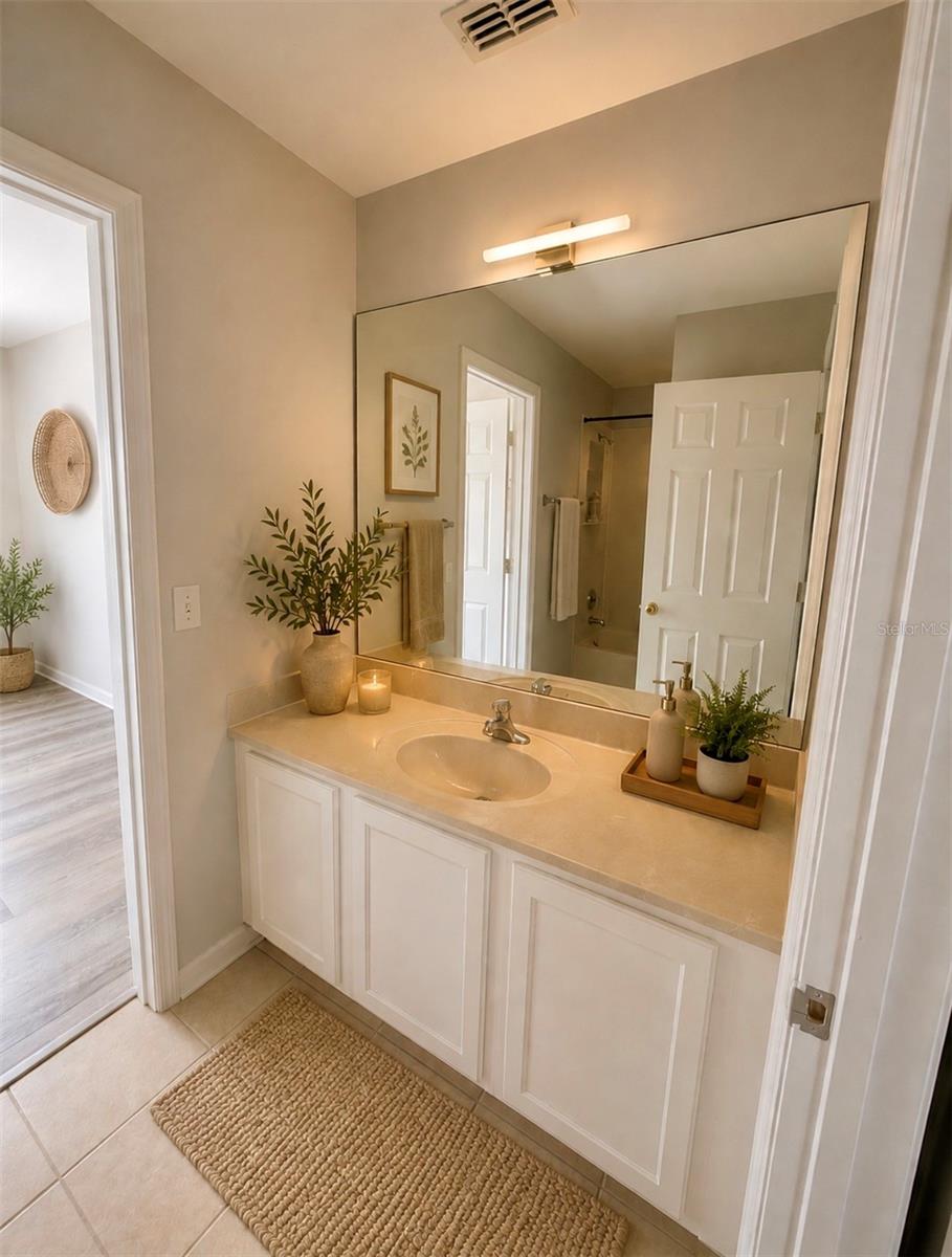 LAKES/WINDERMERE-PEACHTREE - Residential