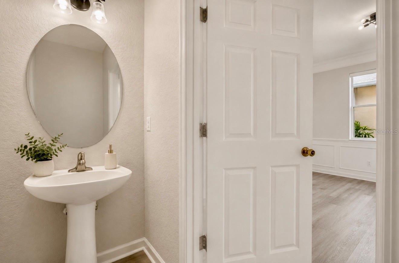 LAKES/WINDERMERE-PEACHTREE - Residential