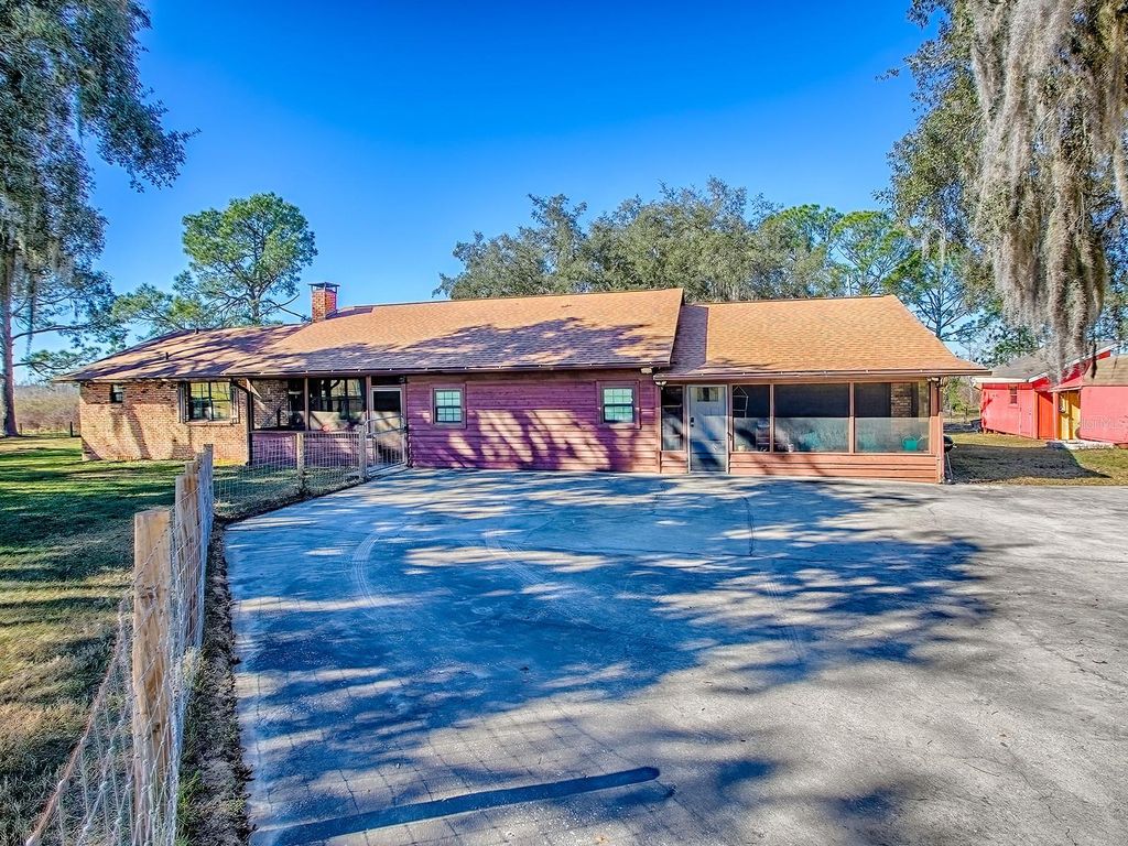 Photo of 41041 Whilden Lane, Leesburg, FL 34788 (MLS # G5106443)