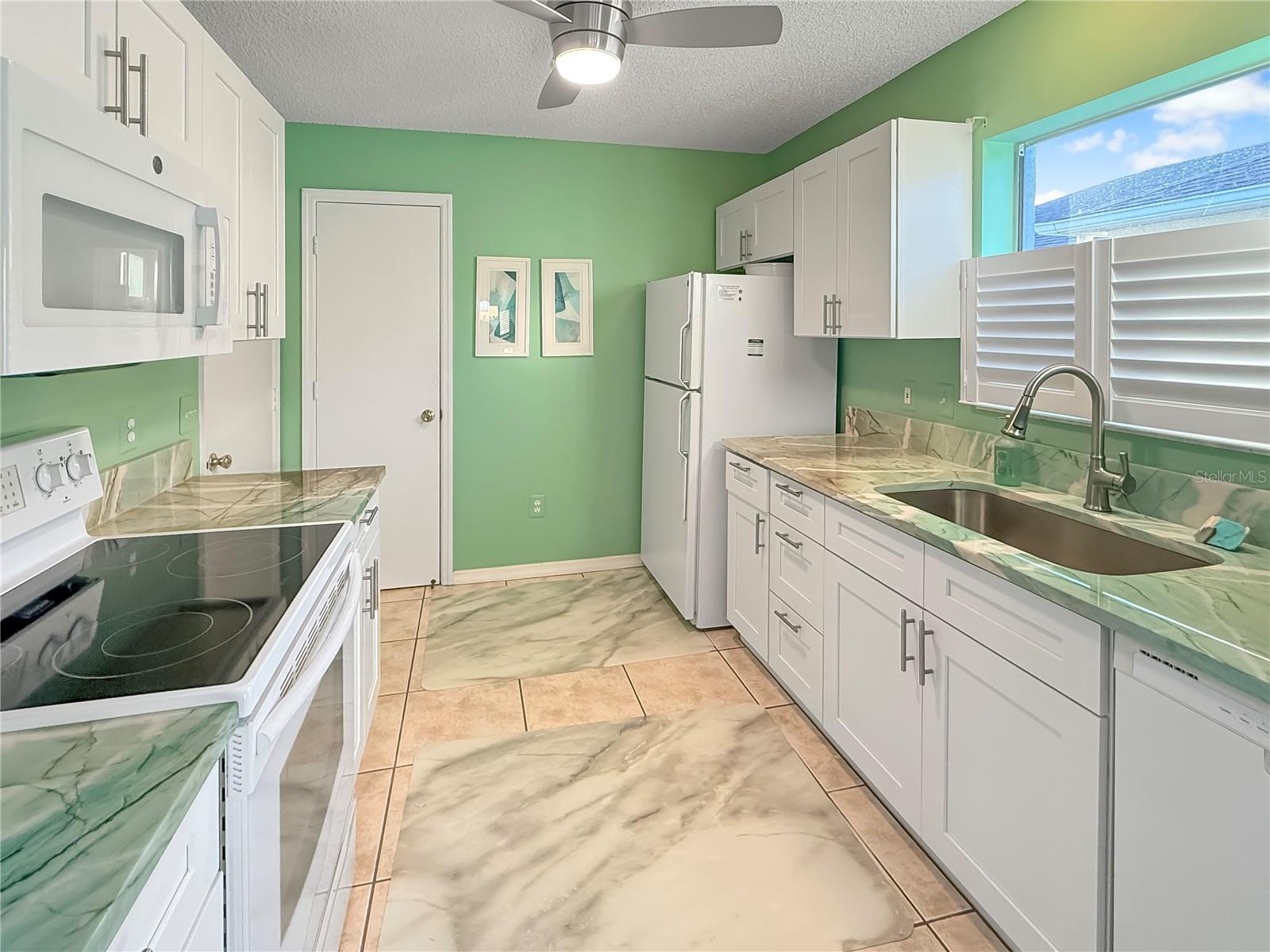 DE LA VISTA SOUTH - Residential