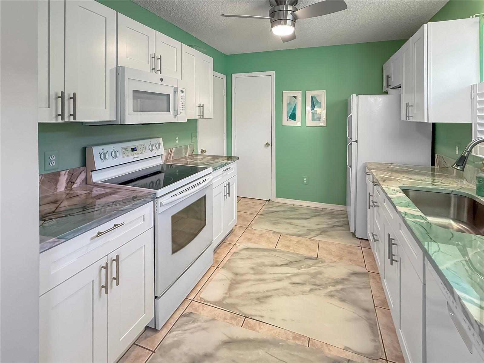 DE LA VISTA SOUTH - Residential