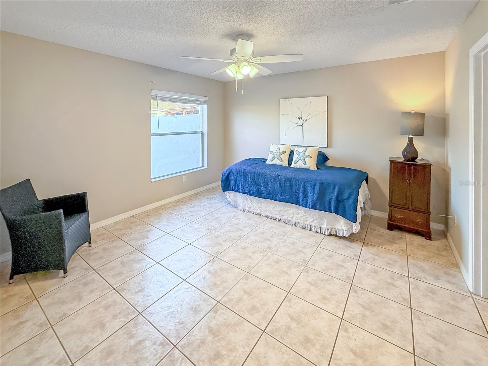 DE LA VISTA SOUTH - Residential