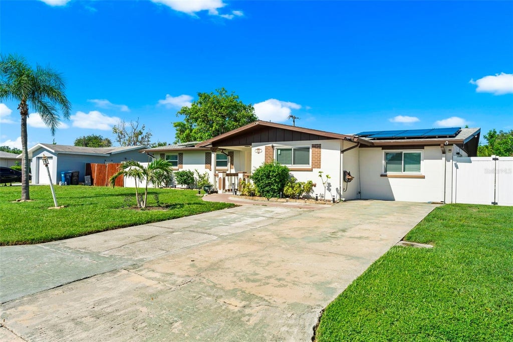 Photo of 4428 W 56th Street, Bradenton, FL 34210 (MLS # A4705270)