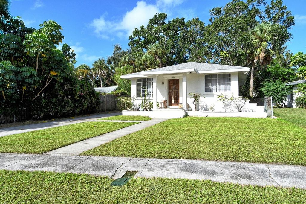 Photo of 1931 Edgewater Drive, Sarasota, FL 34234 (MLS # A4666577)