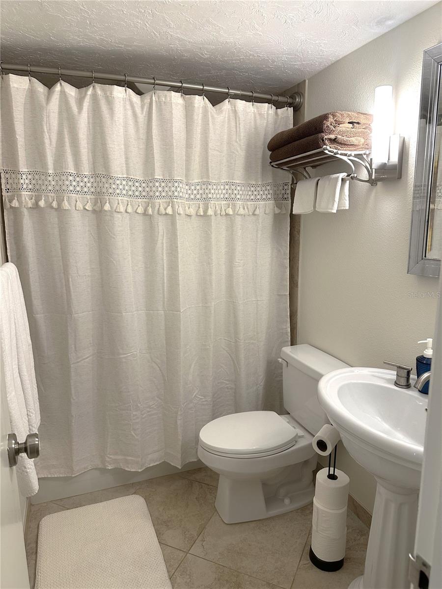 BAY TREE CLUB - Residential Lease