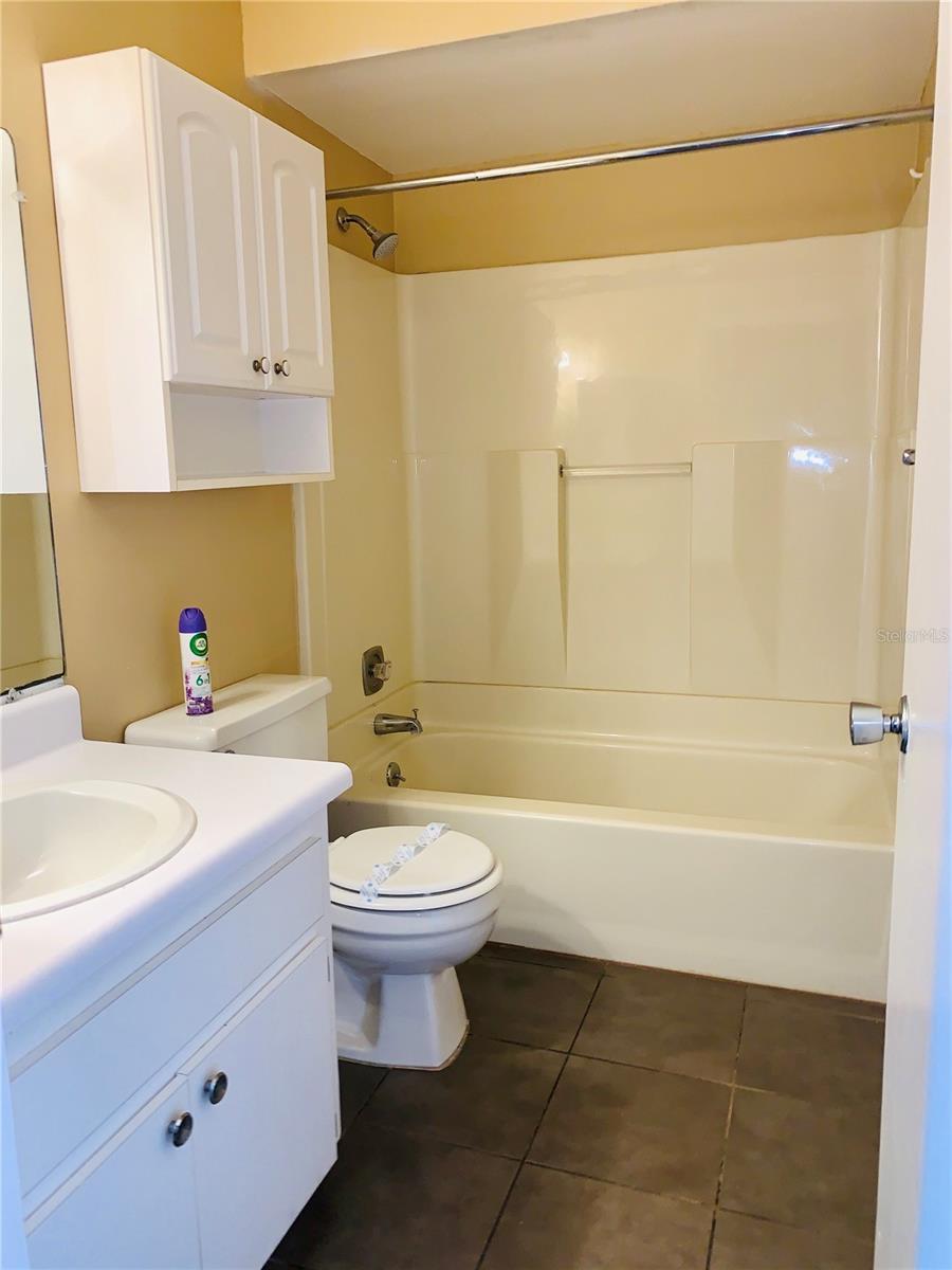 SUMMER LAKES - Residential Lease