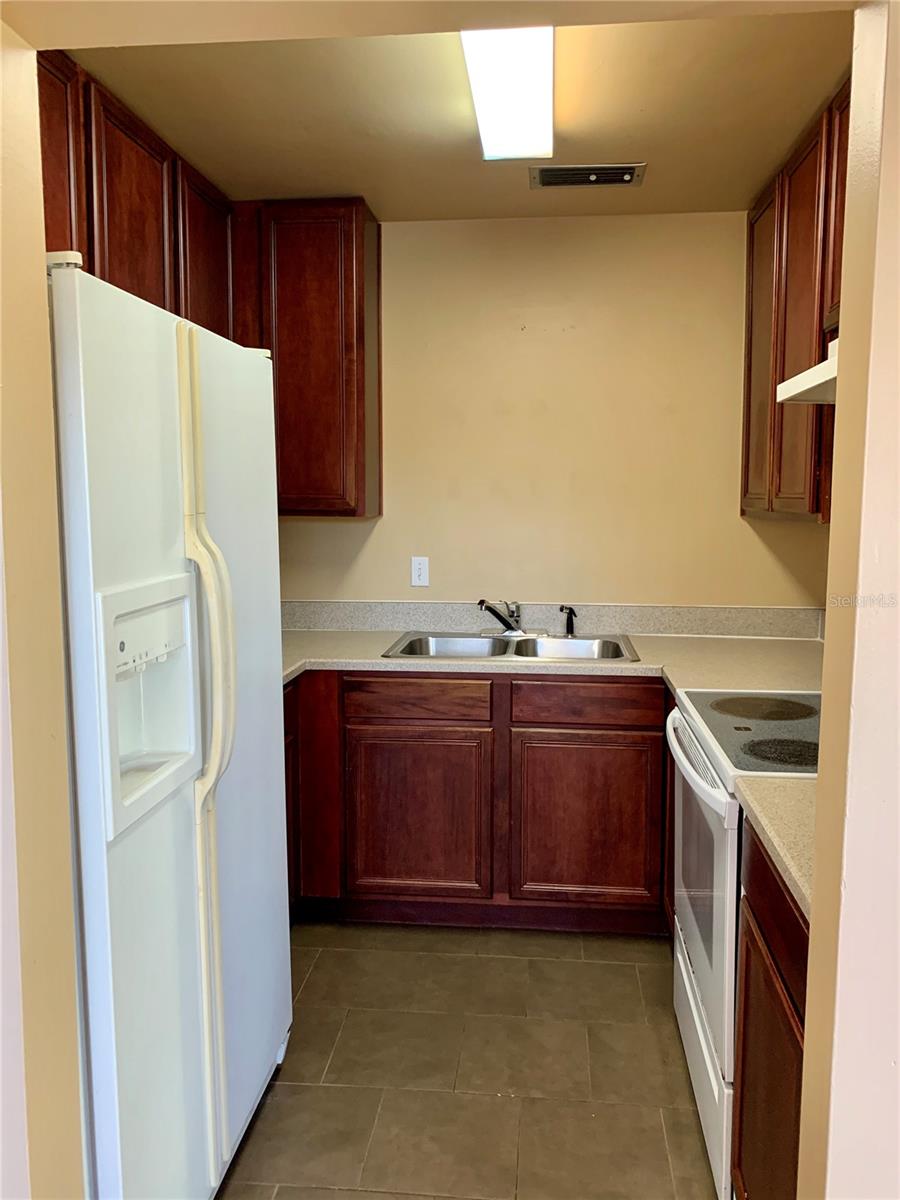 SUMMER LAKES - Residential Lease