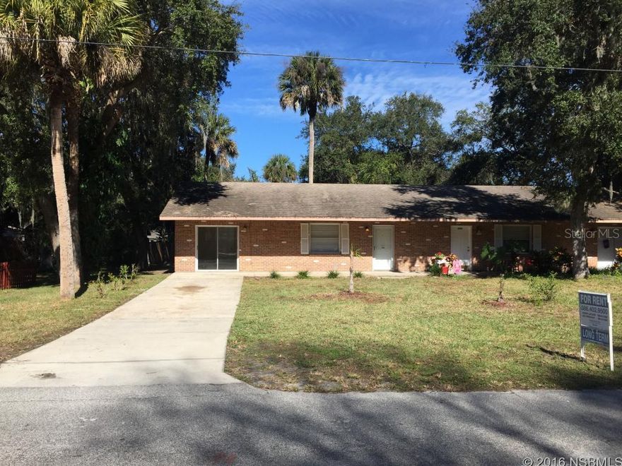 3 bedroom 1 bath duplex for rent. Available now.