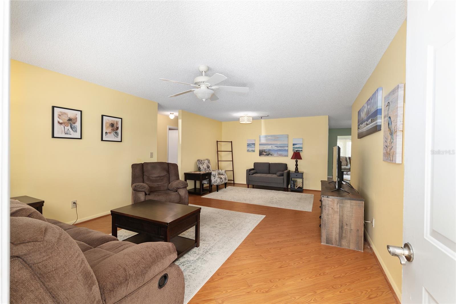 ON TOP OF THE WORLD - Residential