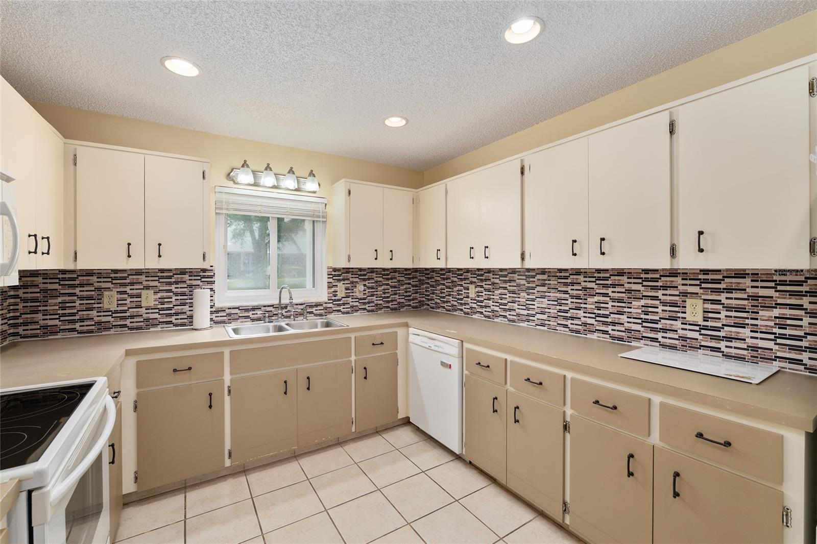 ON TOP OF THE WORLD - Residential