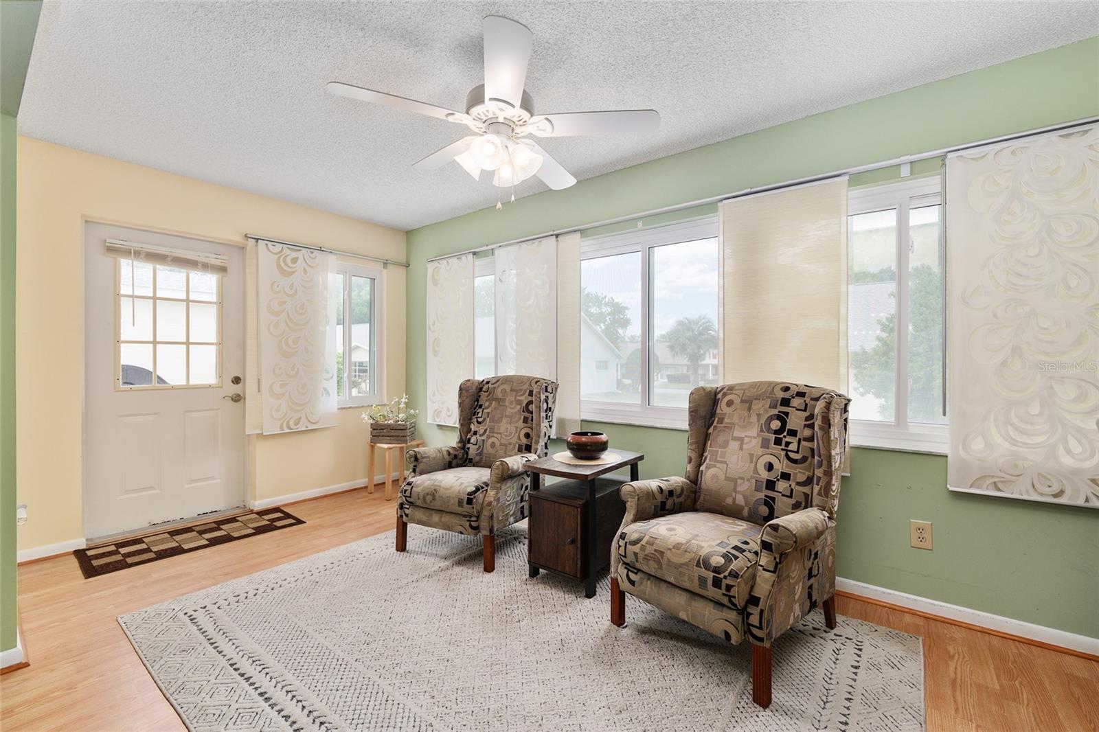 ON TOP OF THE WORLD - Residential