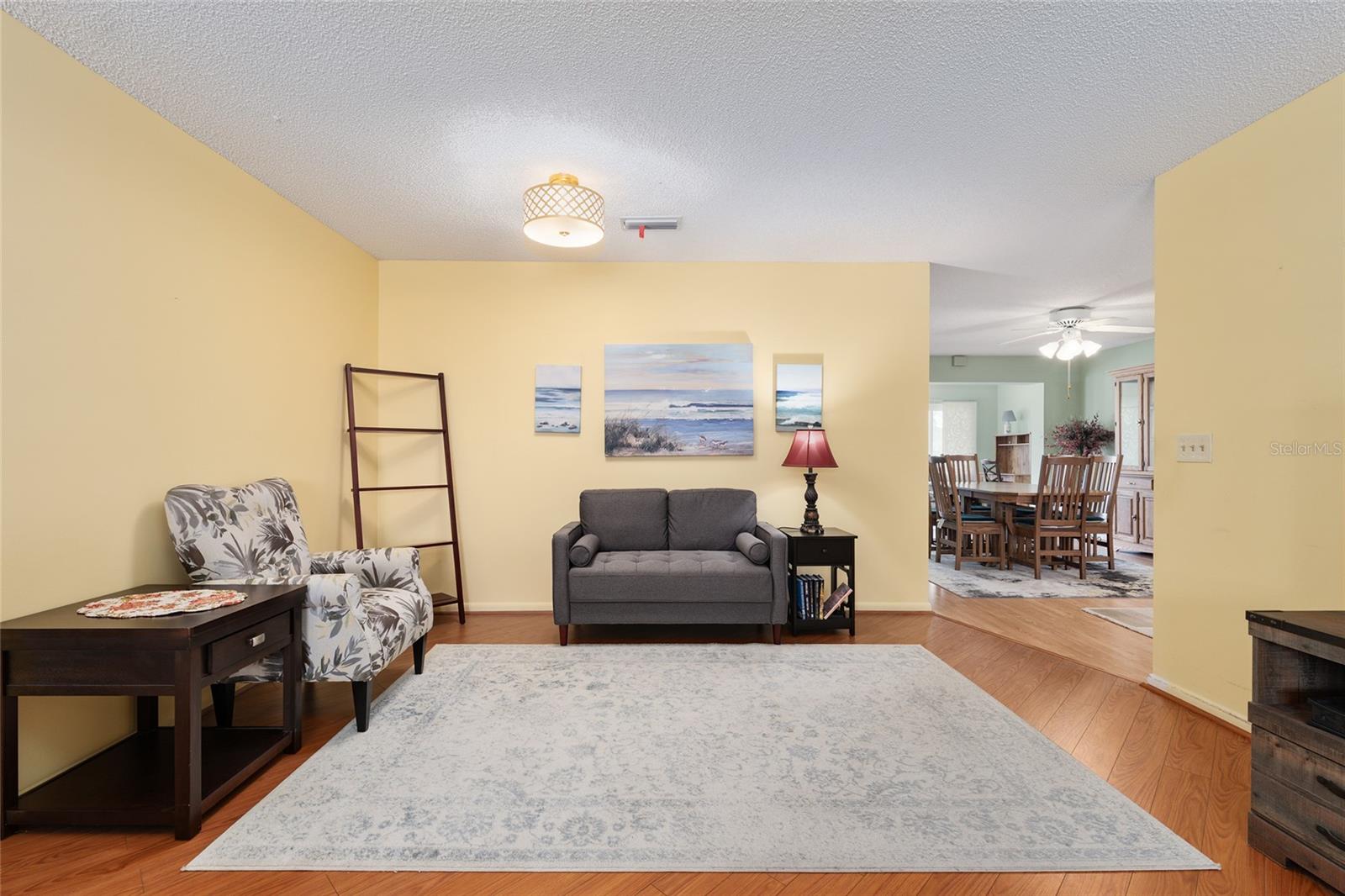 ON TOP OF THE WORLD - Residential