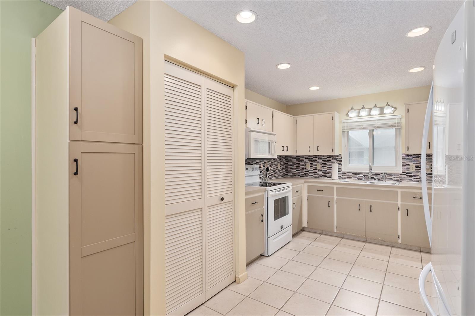 ON TOP OF THE WORLD - Residential