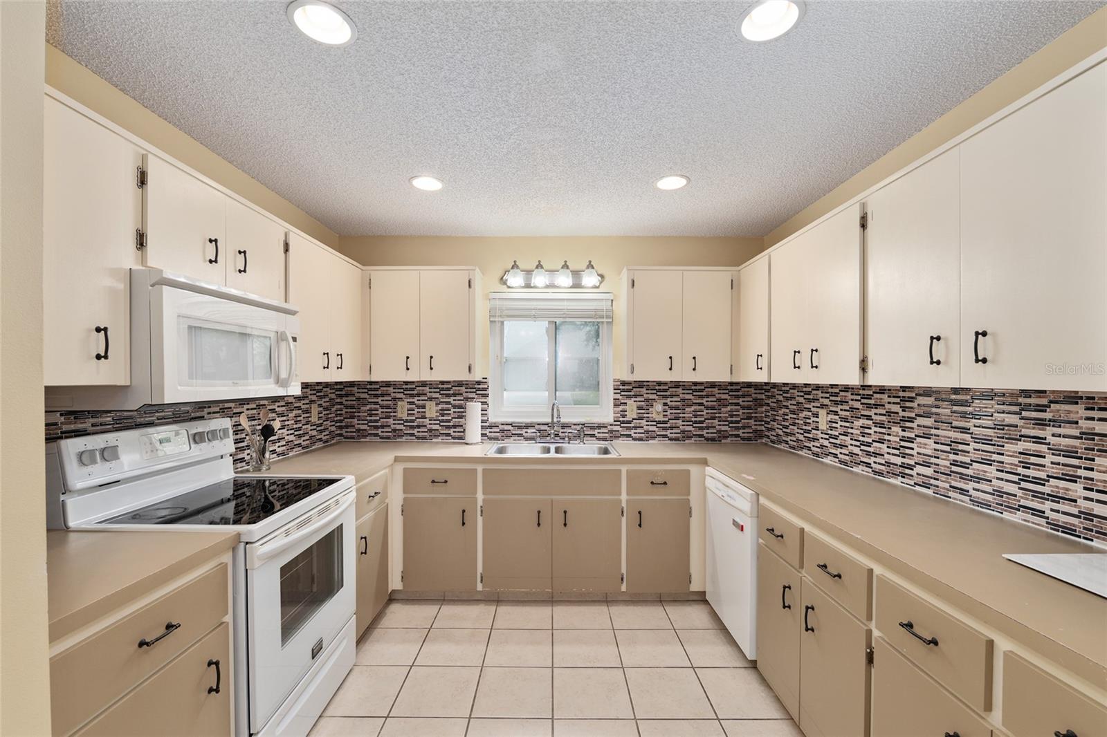 ON TOP OF THE WORLD - Residential