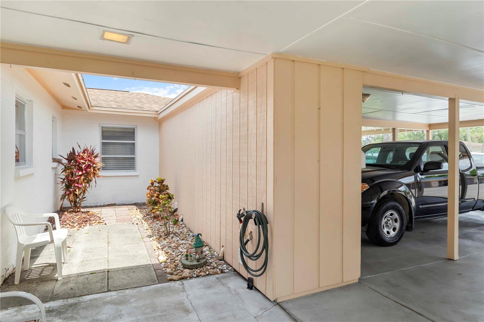 5062 WHITE OAK COURT