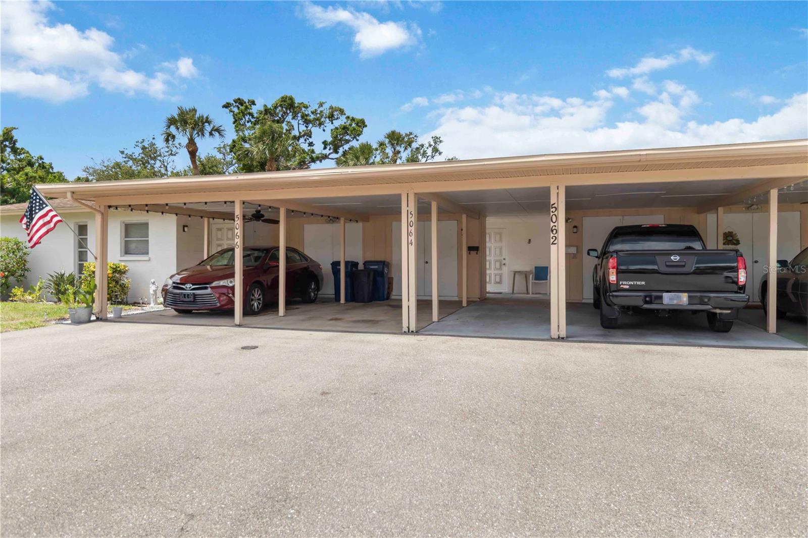 5062 WHITE OAK COURT
