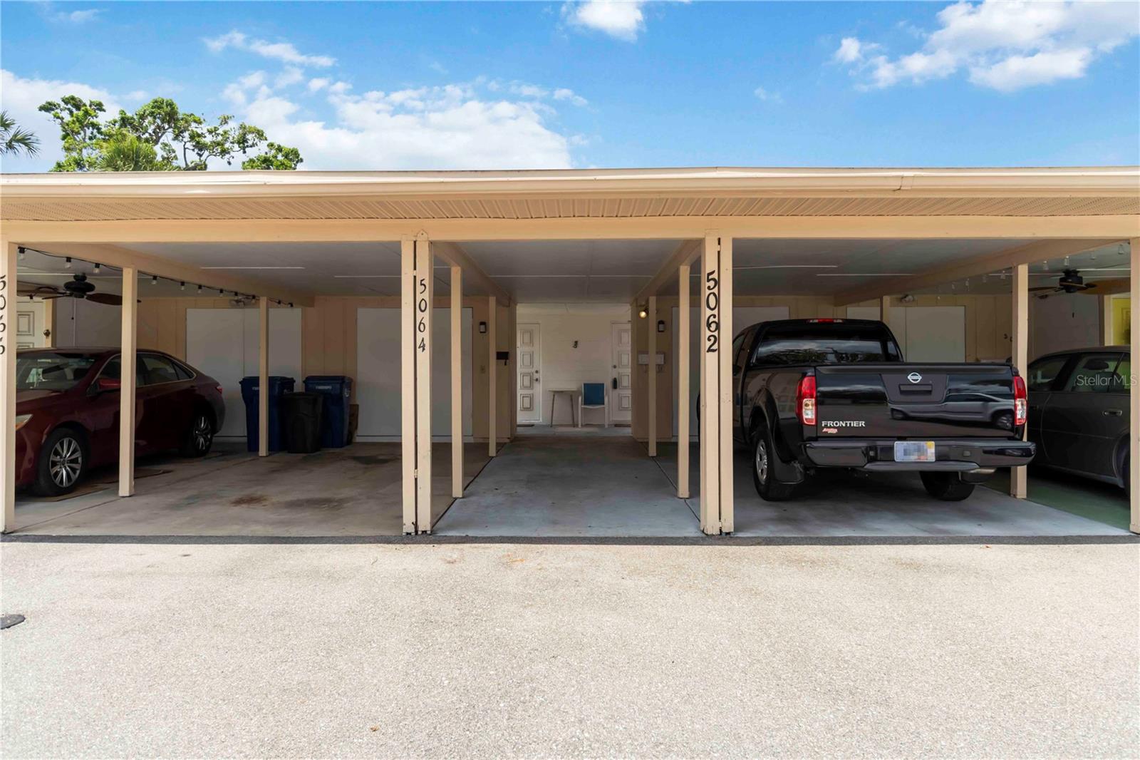 5062 WHITE OAK COURT