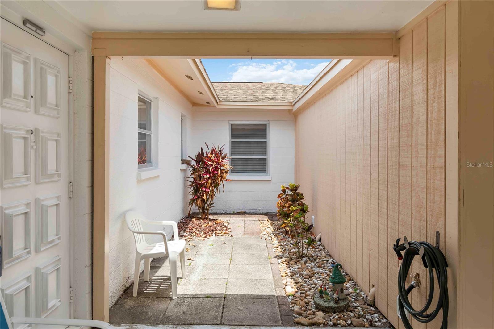 5062 WHITE OAK COURT