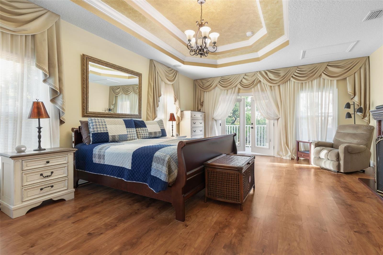 25 EMERALD LAKE COURT