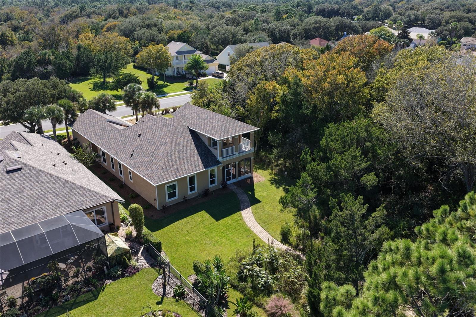 25 EMERALD LAKE COURT