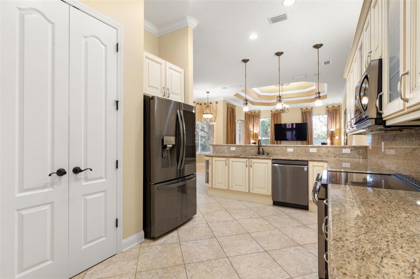 25 EMERALD LAKE COURT