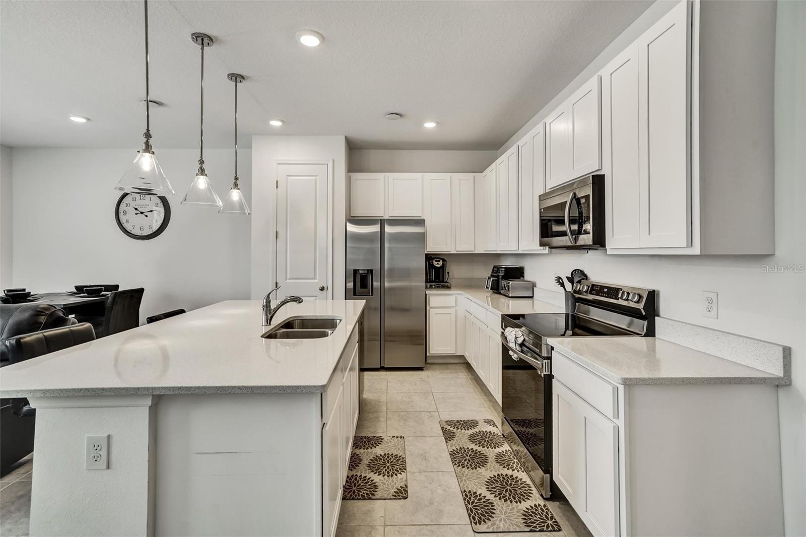 1056 PLANTATION LANE