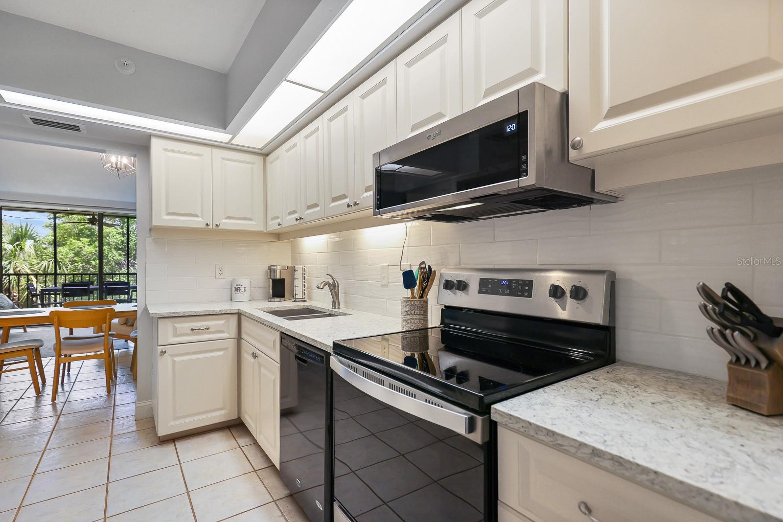 SEAPLACE VI - Residential