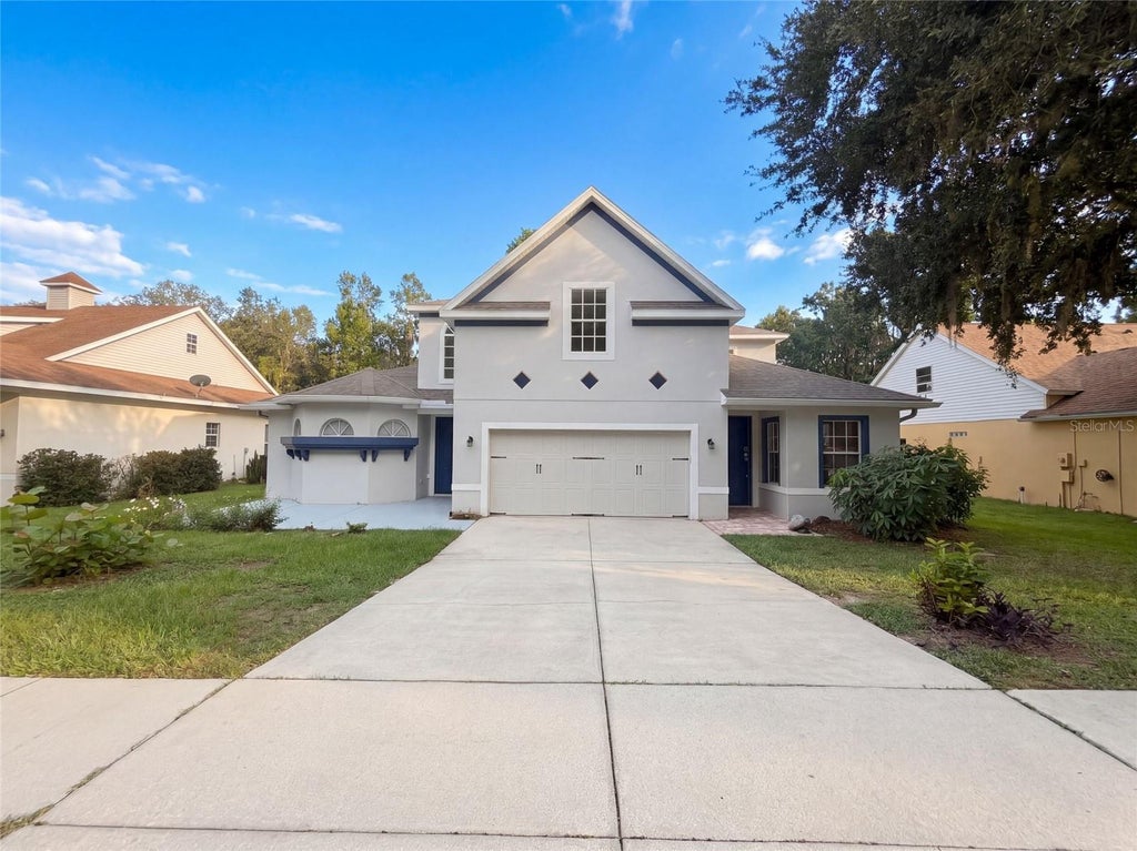 Photo of 2015 River Crossing Drive, Valrico, FL 33596 (MLS # O6445275)