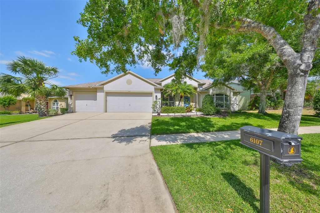 Photo of 6107 Heroncrest Court, Lithia, FL 33547 (MLS # TB8381439)