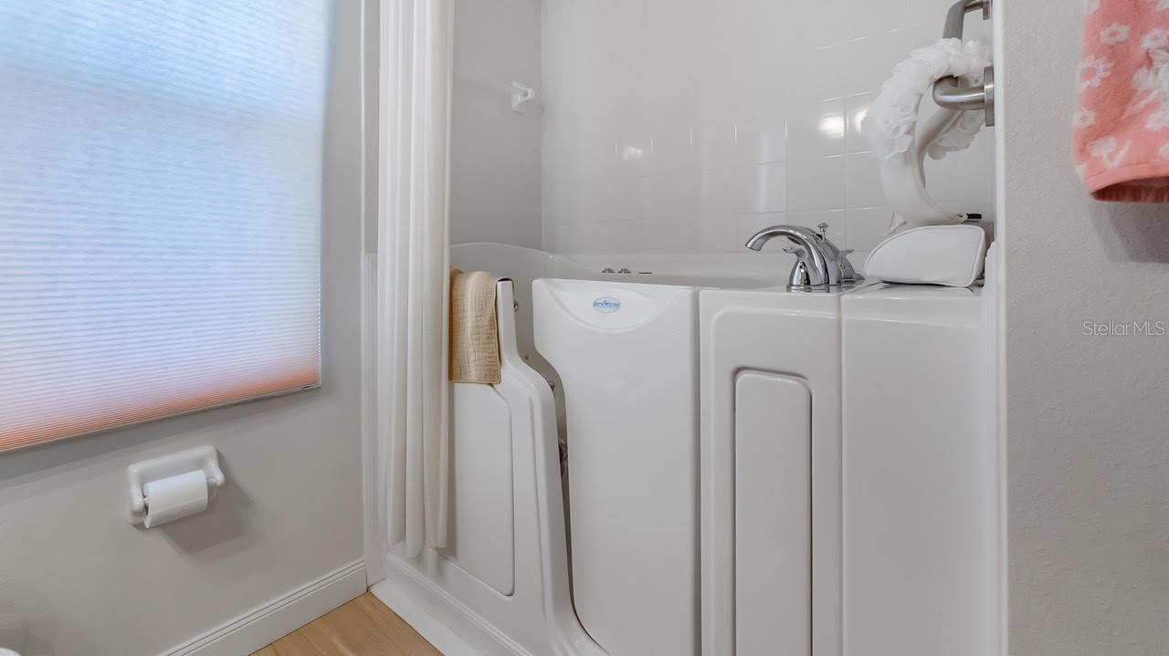 CLERMONT HUNTINGTON AT KINGS RIDGE - Residential