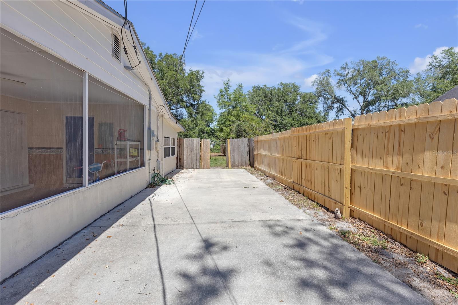 11202 RUSSELL DRIVE