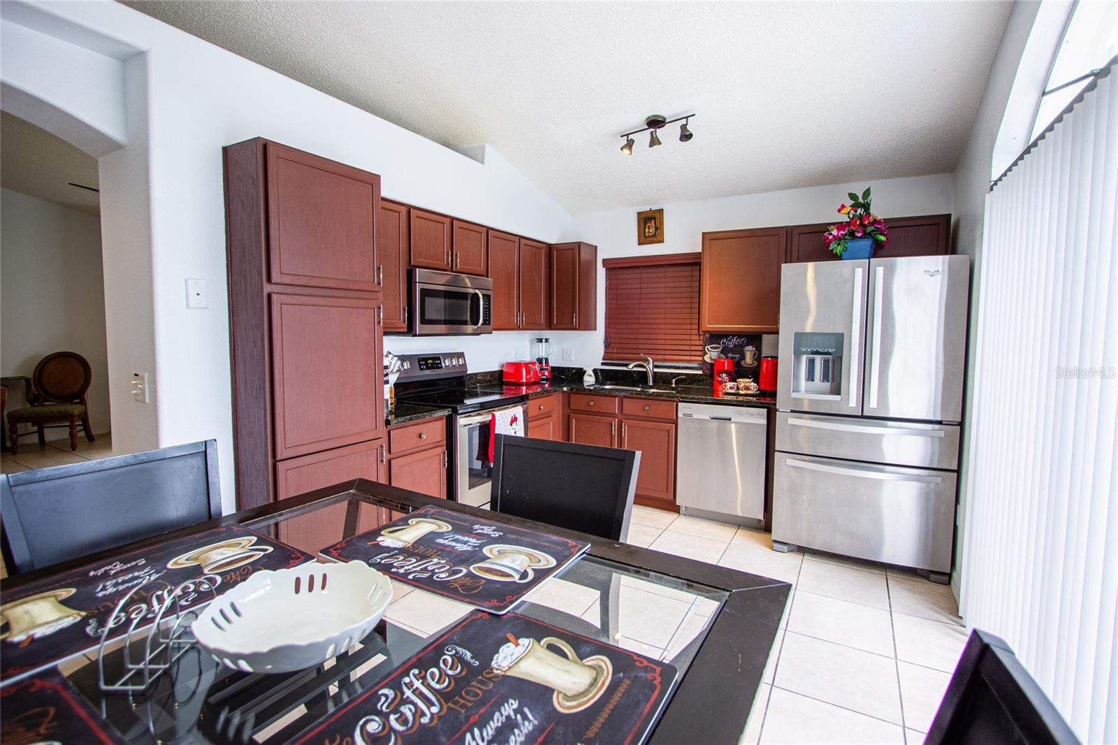 SHEFFIELD LAKESIDE ESTATES PH 03 - Residential Lease