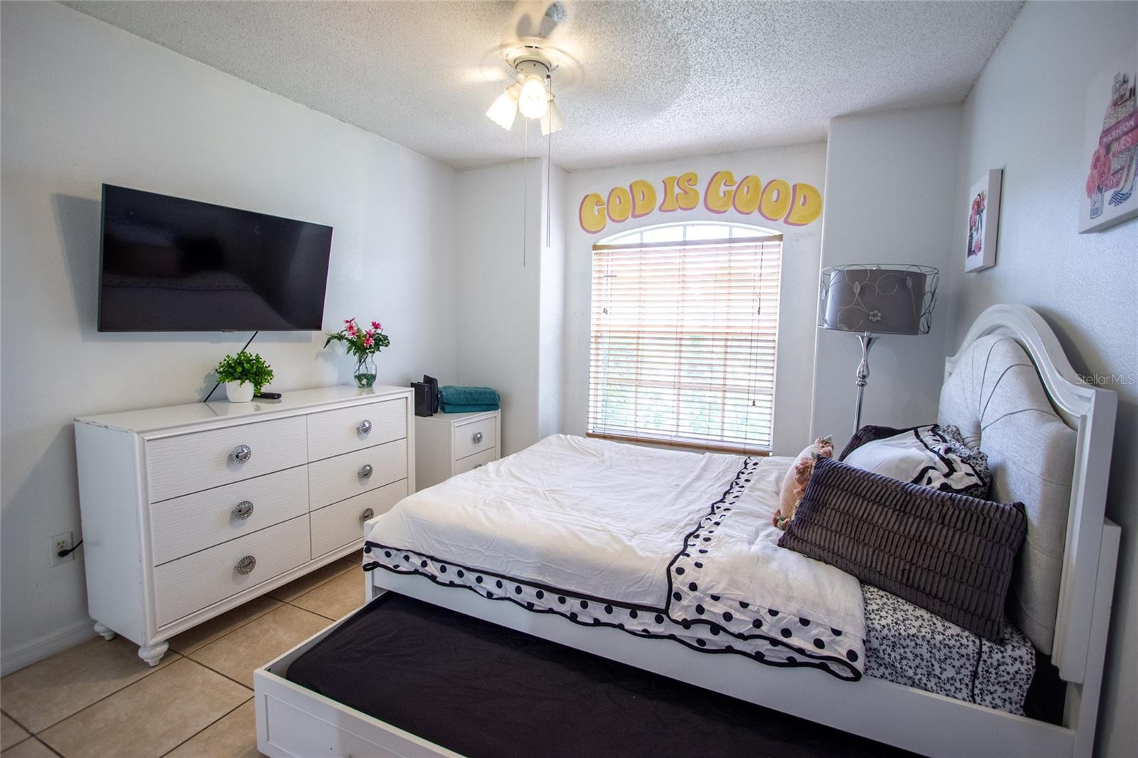 SHEFFIELD LAKESIDE ESTATES PH 03 - Residential Lease