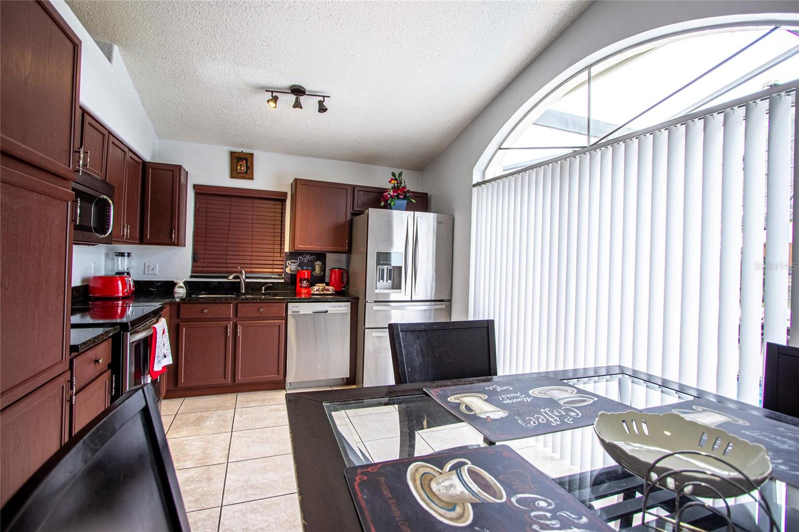 SHEFFIELD LAKESIDE ESTATES PH 03 - Residential Lease