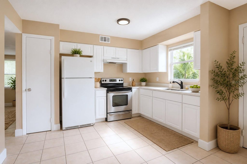 Photo of 1352 W Kaley Avenue, Orlando, FL 32805 (MLS # O6416220)
