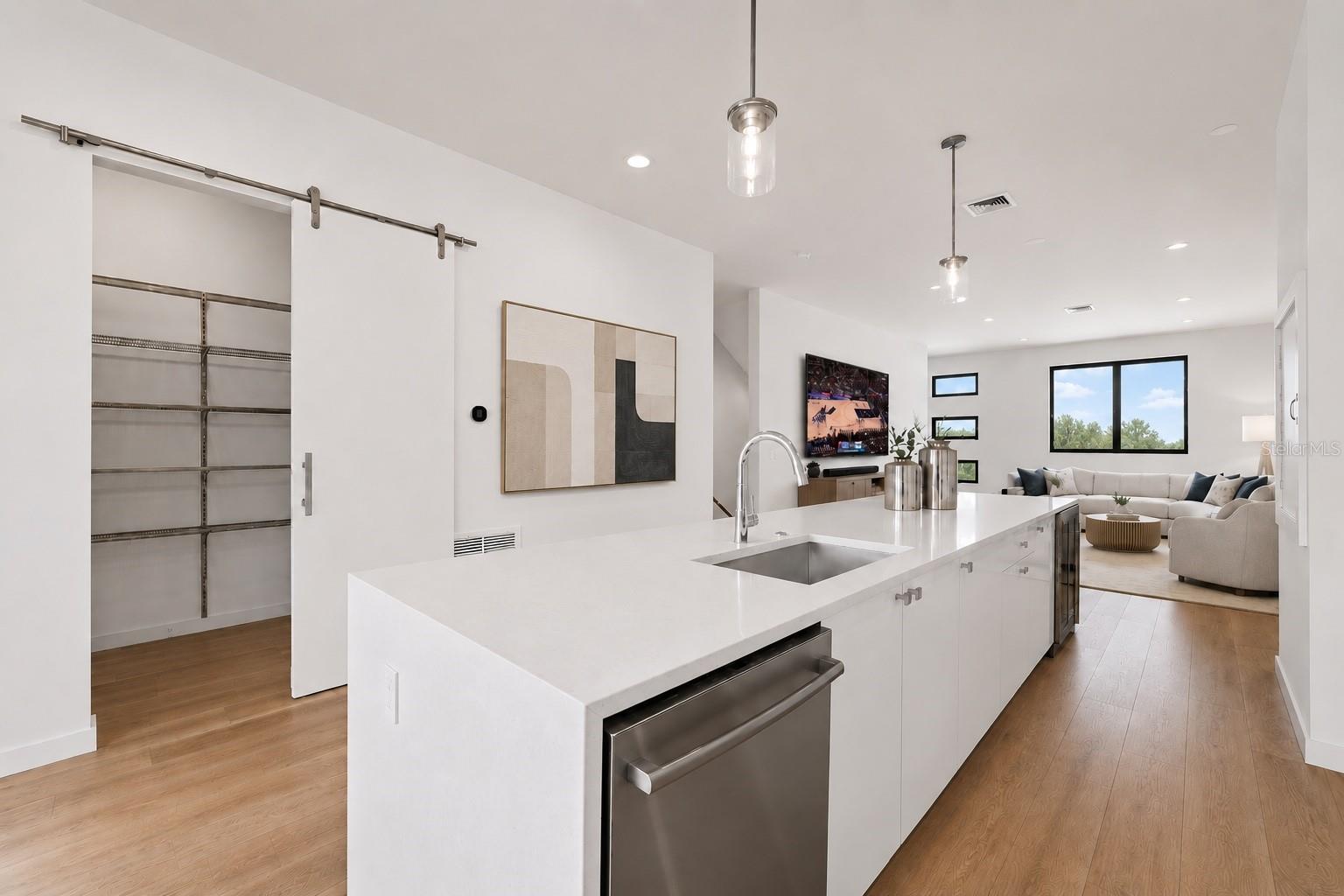 532 W PLAZA PLACE 3