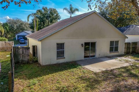 A home in EUSTIS