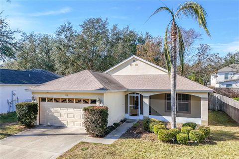 A home in EUSTIS