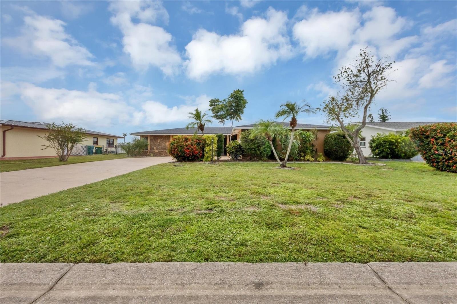 18 ANNAPOLIS LANE
