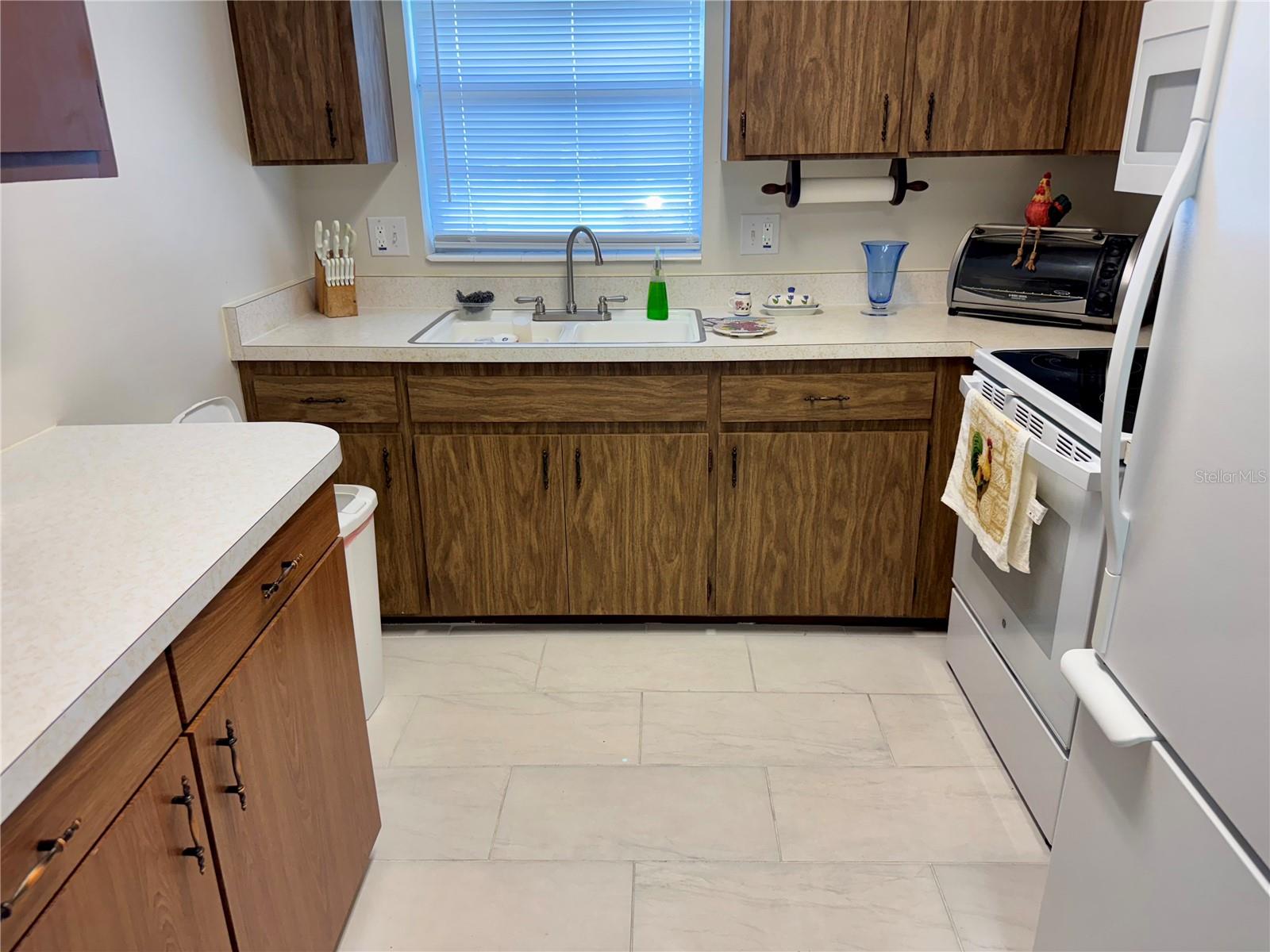 151 N HILL AVENUE 100
