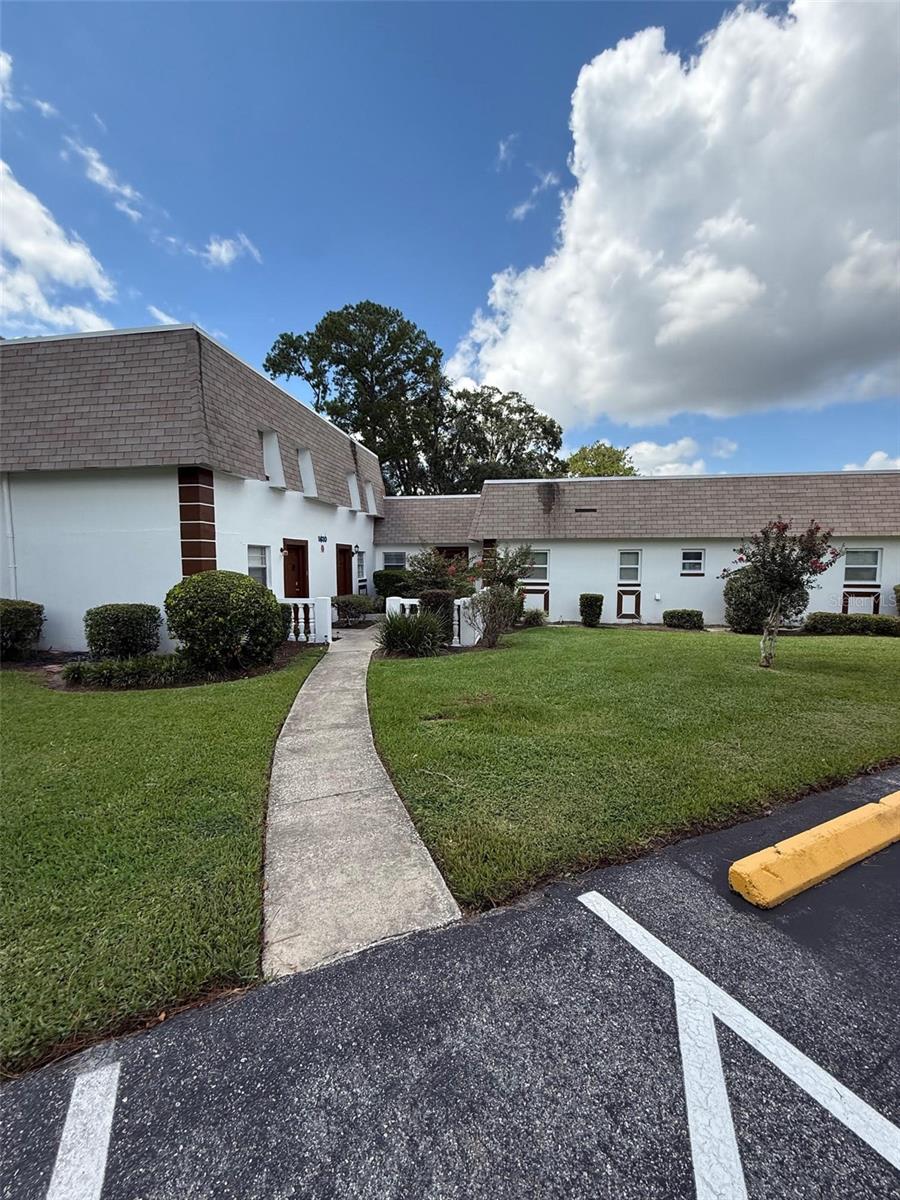 Lovely One bedroom unit totally updated. NO upstairs units. Back porch with view of pond and tennis courts. Ready for first time home buyers and/or investors. Close to downtown and shopping. Easy access to SE and SW Ocala. Enjoy community pool, tennis courts and parks nearby.
